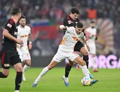 莱比锡发布备战花絮；窗口期迎来里程碑；法国杯任务艰巨；身体对抗强度拉满(天气里到达莱比锡肯纽维茨)