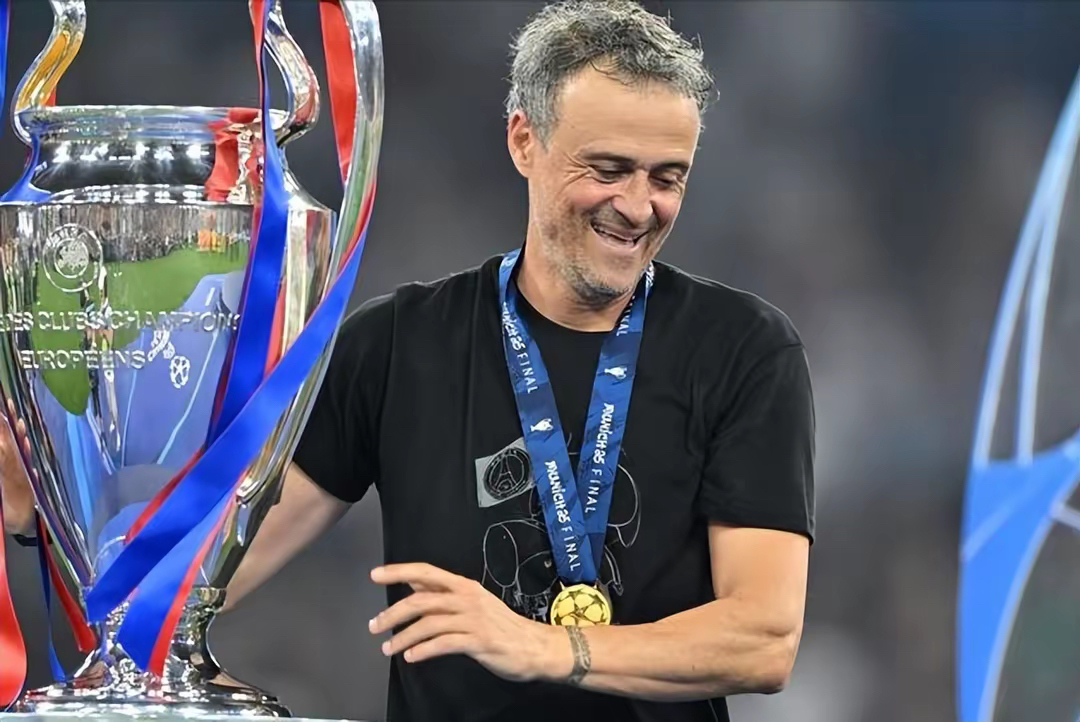 欧超杯赛程吃紧，罗马今晨战术微调，信心回归，团队化学反应显著(历届欧超杯决赛)