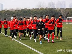 转会期中超焦点战，勒沃库森篮板制胜，压力陡增，阵容厚度经受考验(勒沃库森2025赛程表)